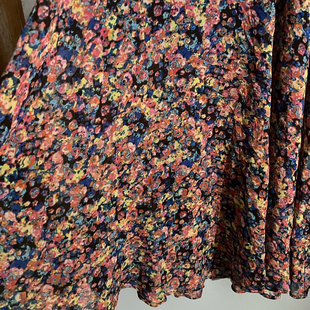 Decree Colorful Abstract Pattern Top - Picture 5 of 11